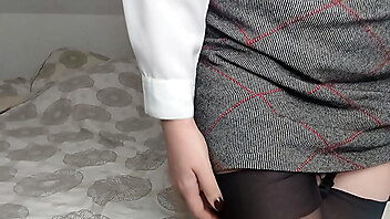 Amatrice de film, chatte poilue, française amateur, mini jupe francaise, chatte poilue amateur