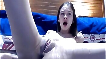 Webcam amateur squirt, gros seins squirt, femme que ejacule, femme gros seins, toy squirts