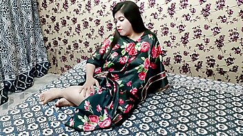 Дрочит девушкой, красивая пизда, дрочит киску пальчиками, девушки he, дрочит каблуком